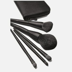 MARY KAY ESSENTIAL MAKEUP 5 BRUSH SET!